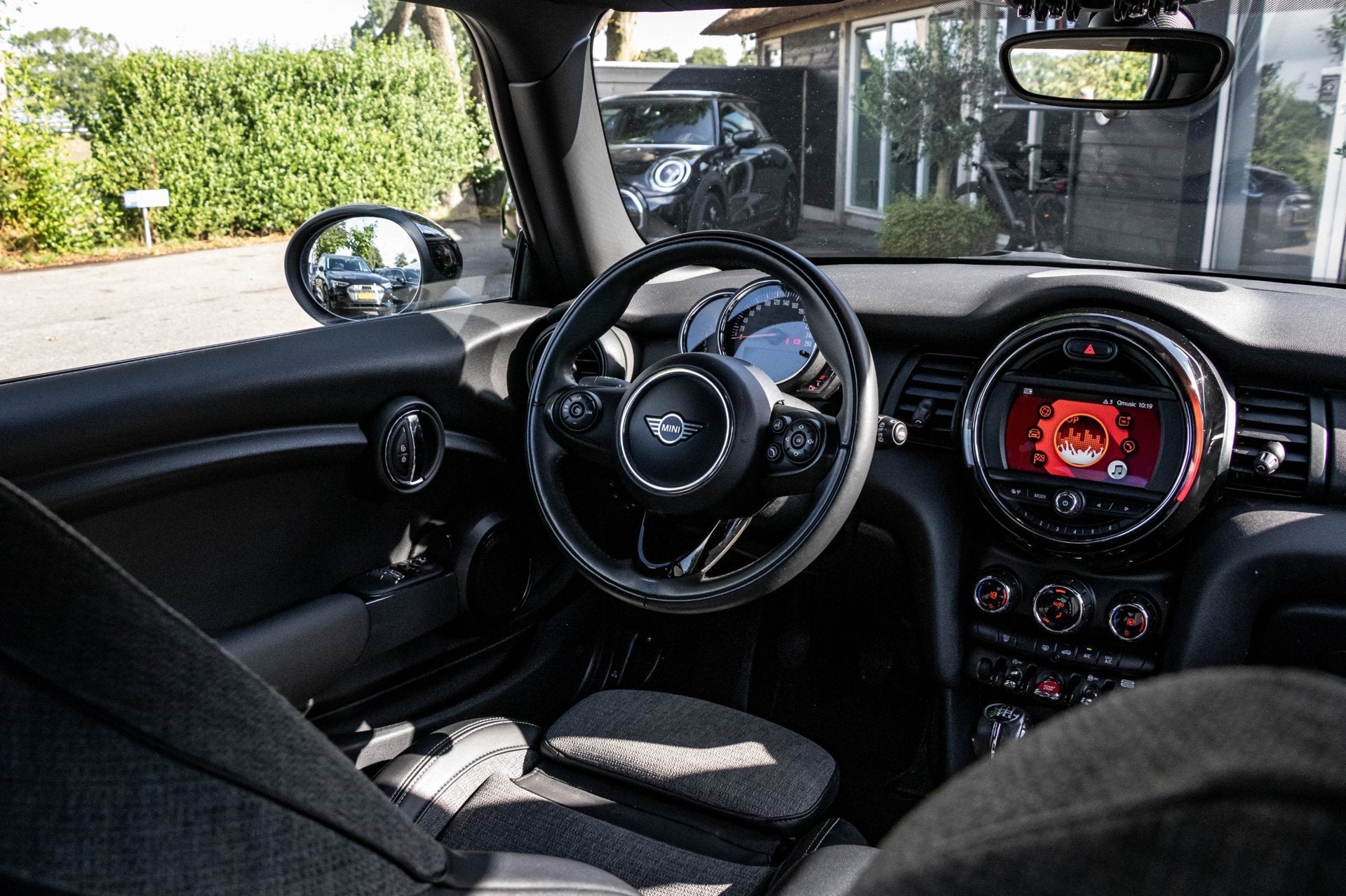 Mini 3-Deurs 1.5 One Chili NL Auto I Dealeronderhouden I NAP, Auto's, Voorwielaandrijving, Dealer onderhouden, Gebruikt, 4 stoelen