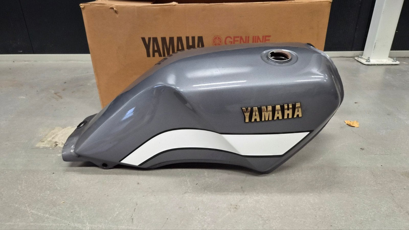 Yamaha XZ550 onderdelen: 2 tanks en diverse kuipdelen, Motoren, Ophalen, Nieuw
