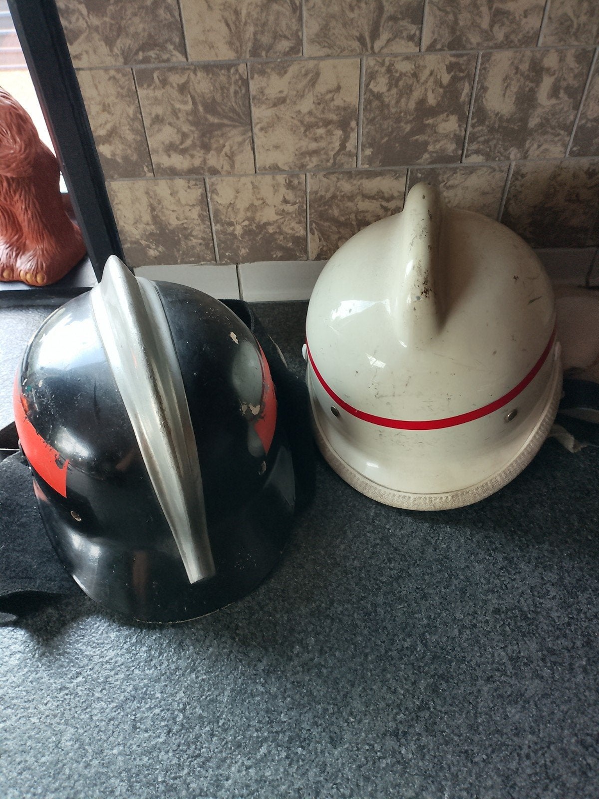 2x Vintage Nederlandse Brandweerhelmen - Compleet, Ophalen of Verzenden, Gebruikt