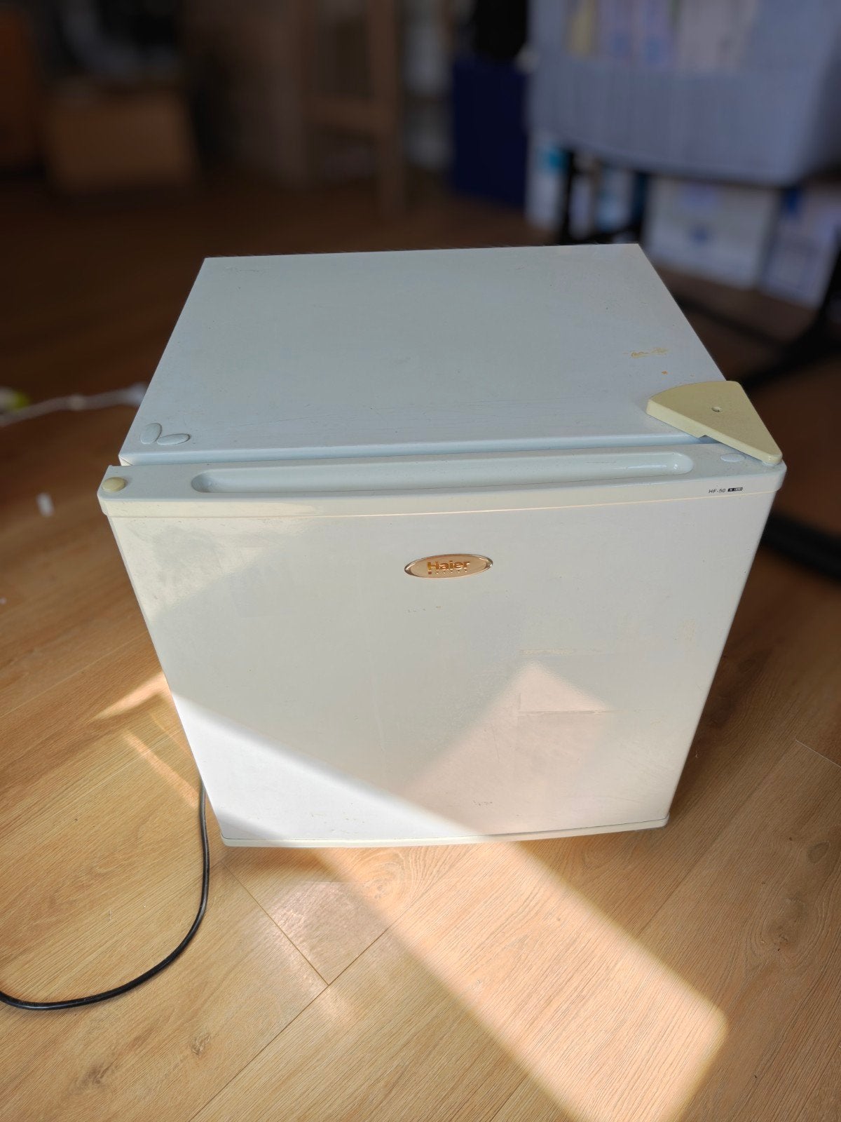 Haier Vriezer, compact/ tafelmodel, Ophalen, Gebruikt, Minder dan 85 cm, Minder dan 75 liter