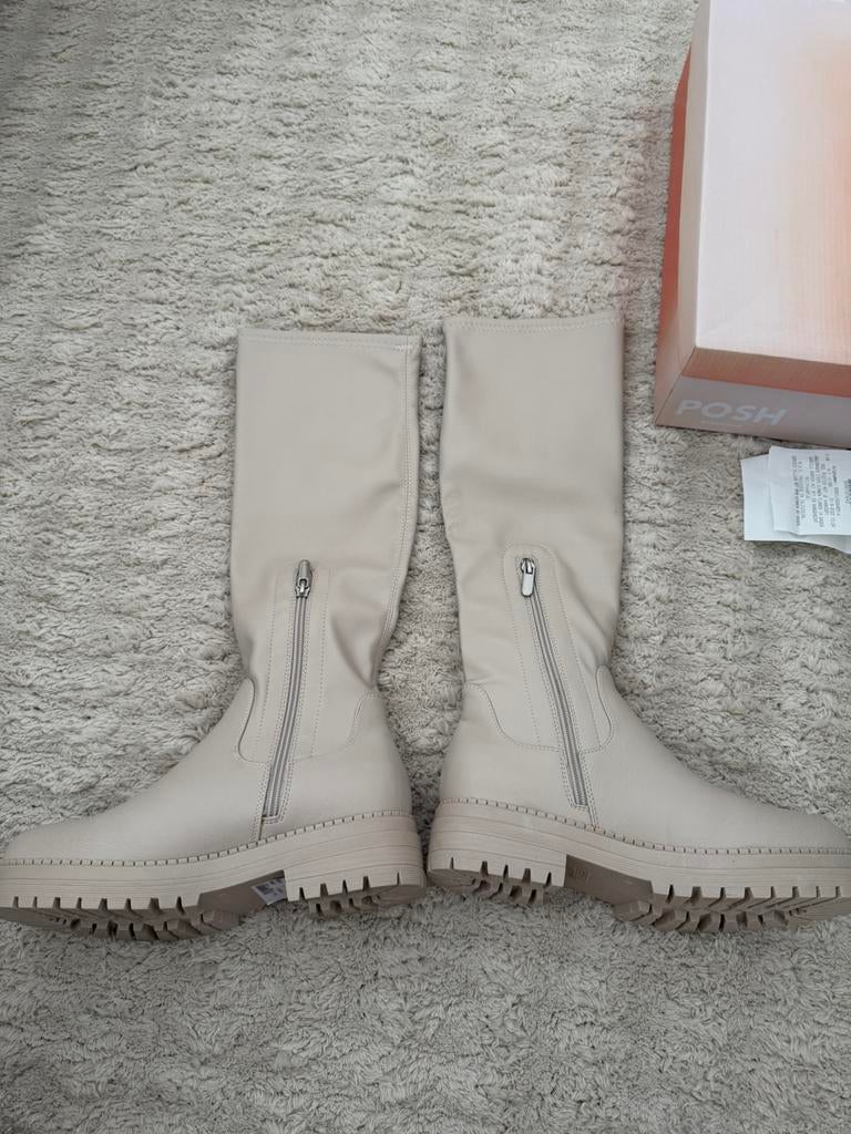 Dames laarzen creme helemaal nieuw!, Kleding | Dames, Schoenen, Hoge laarzen, Beige, Nieuw, Ophalen of Verzenden