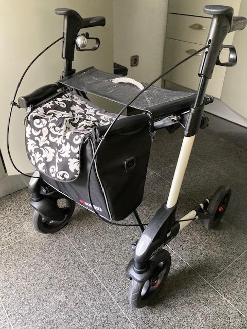 Topro Troja Rollator, 2G,  met tas, Maat M, wit  i.z.g.s, Diversen, Rollators, Ophalen of Verzenden, Zo goed als nieuw