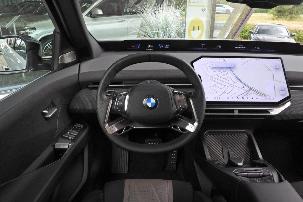 BMW iX3 50 xDrive M Sport / Panoramadak / M Sportstoelen / H, Auto's, BMW, Stoelverwarming, Gebruikt, Zwart, Met garantie (alle)
