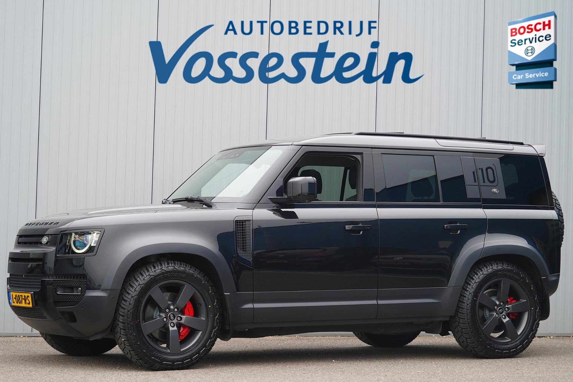 Land Rover Defender 110 3.0 P400 110 First Edition / Incl. B, Auto's, Automaat, Dealer onderhouden, Gebruikt, Leder en Stof