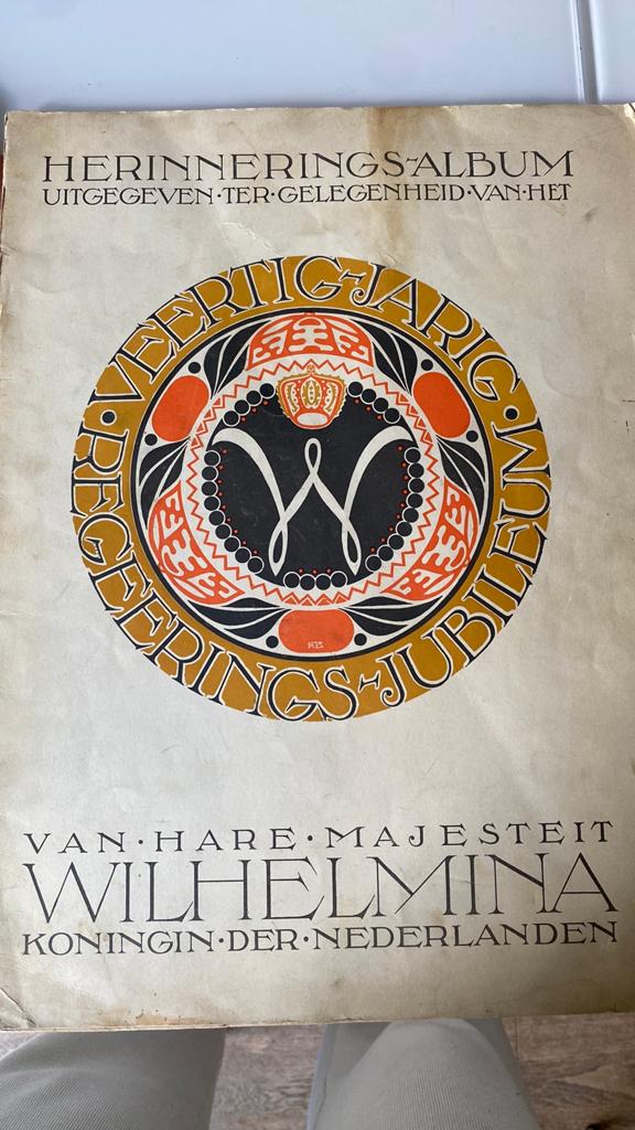 Herinnerings-album 1898-1938 Wilhelmina Jubileum, Ophalen of Verzenden, 20e eeuw of later, Gelezen