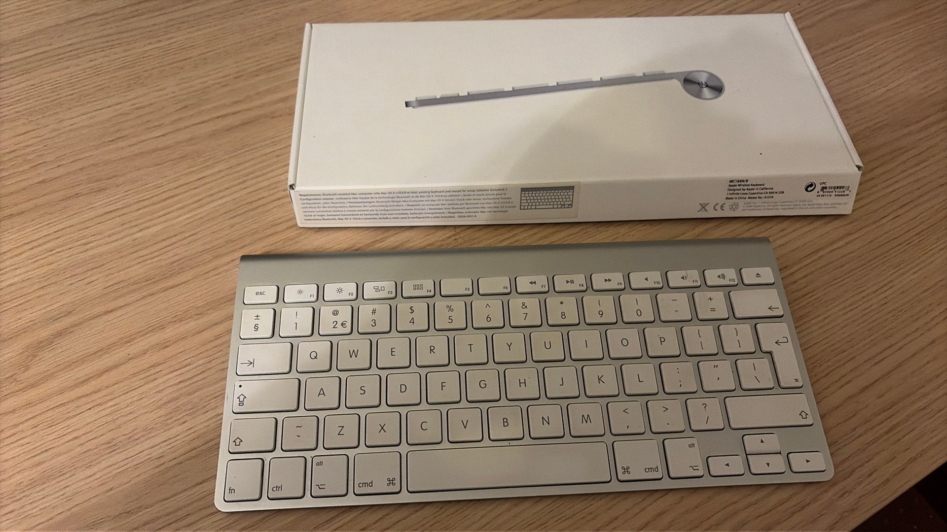 Apple wireless keyboard, Computers en Software, Ophalen of Verzenden, Zo goed als nieuw