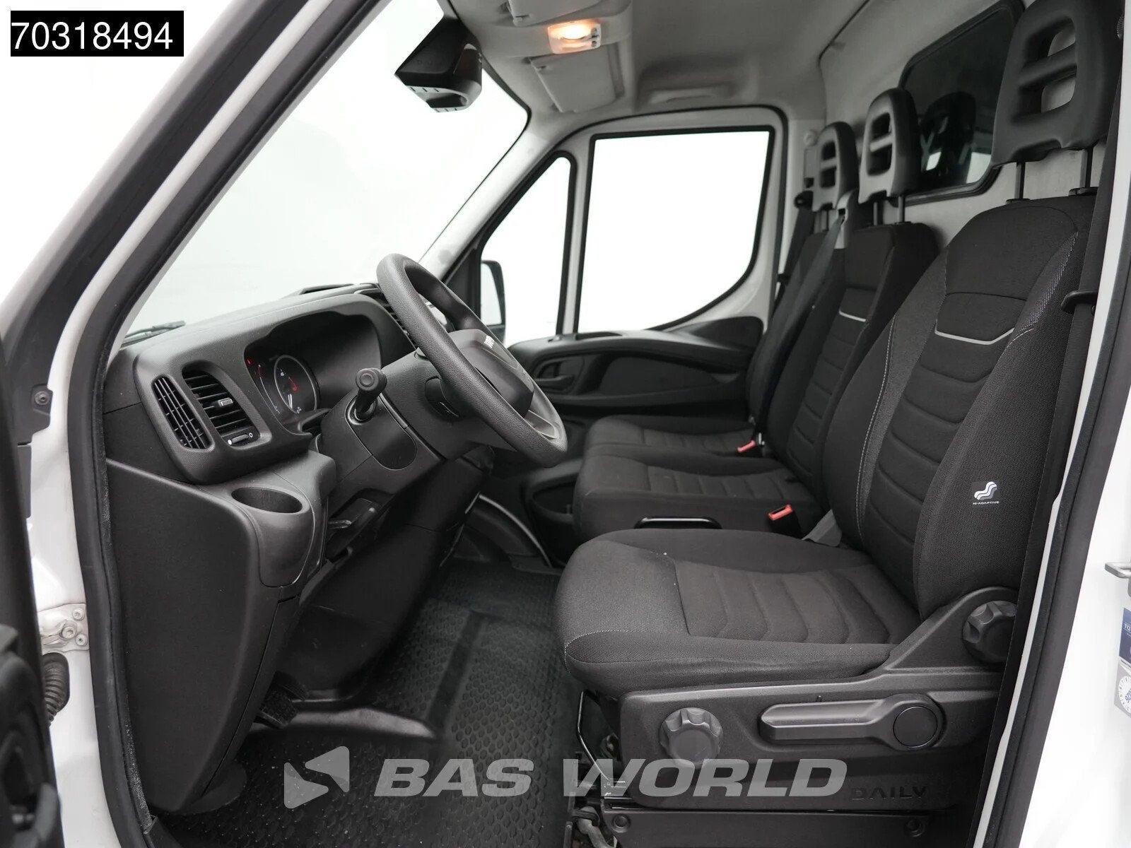 Iveco Daily 35S16 Automaat L3H2 160PK 3,5t Trekgewicht Airco, Auto's, Automaat, Stof, Gebruikt, Euro 6