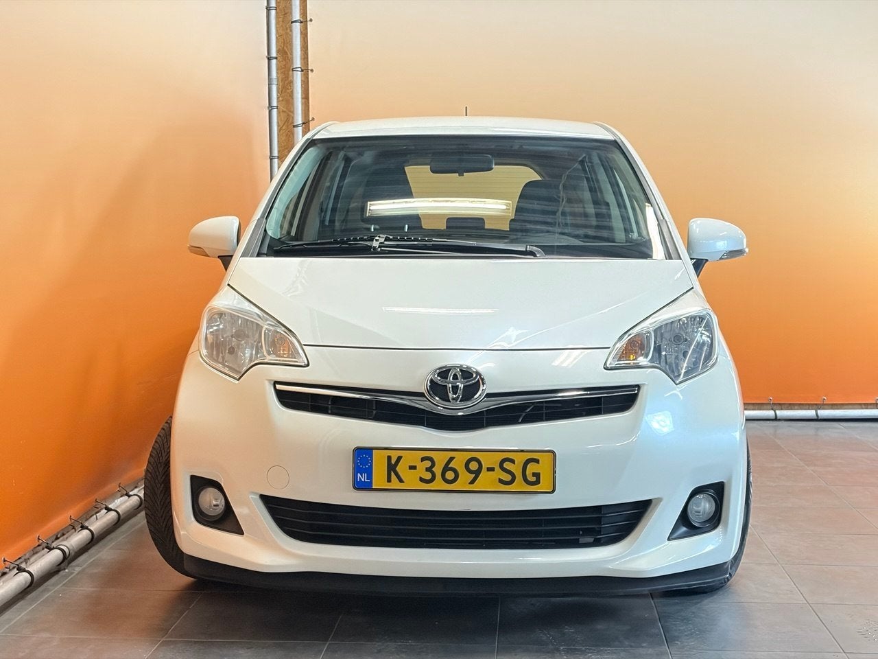 Toyota Verso-S 1.3 VVT-i Aspiration clima | lmv | navi | tre, Auto's, Voorwielaandrijving, Euro 5, 101 pk, Zwart