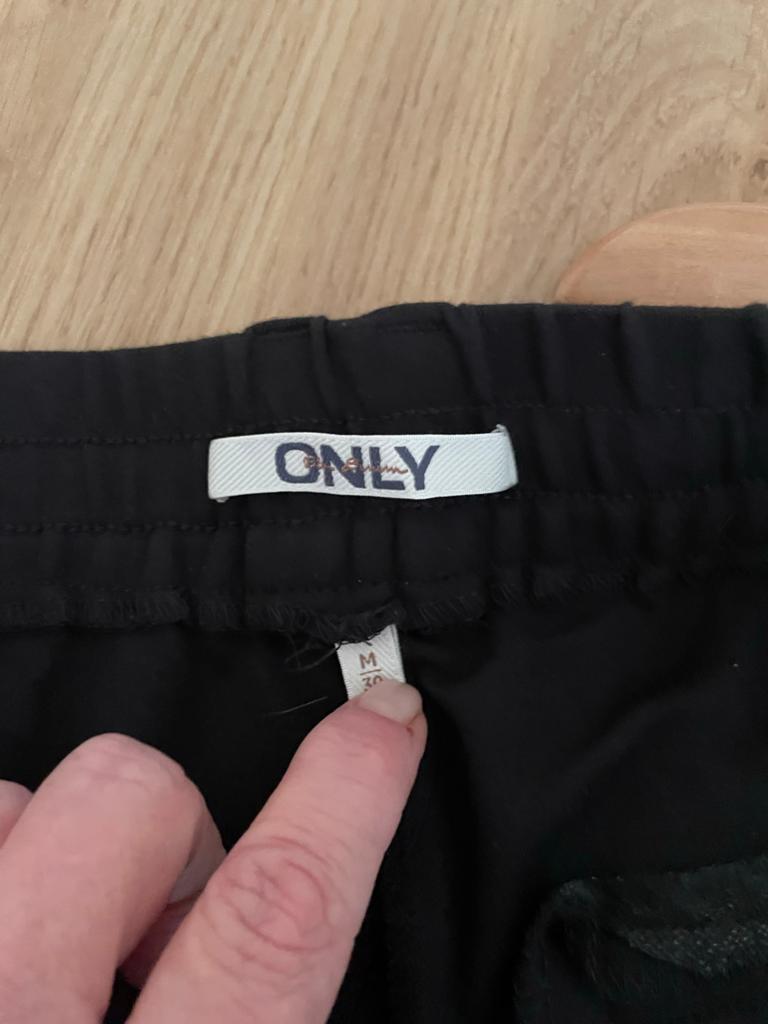 ONLY Zwarte Broek Maat M, Maat 38/40 (M), Zwart, Ophalen of Verzenden, Zo goed als nieuw