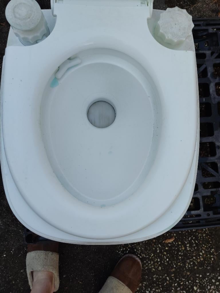 Camping toilet, Ophalen, Gebruikt