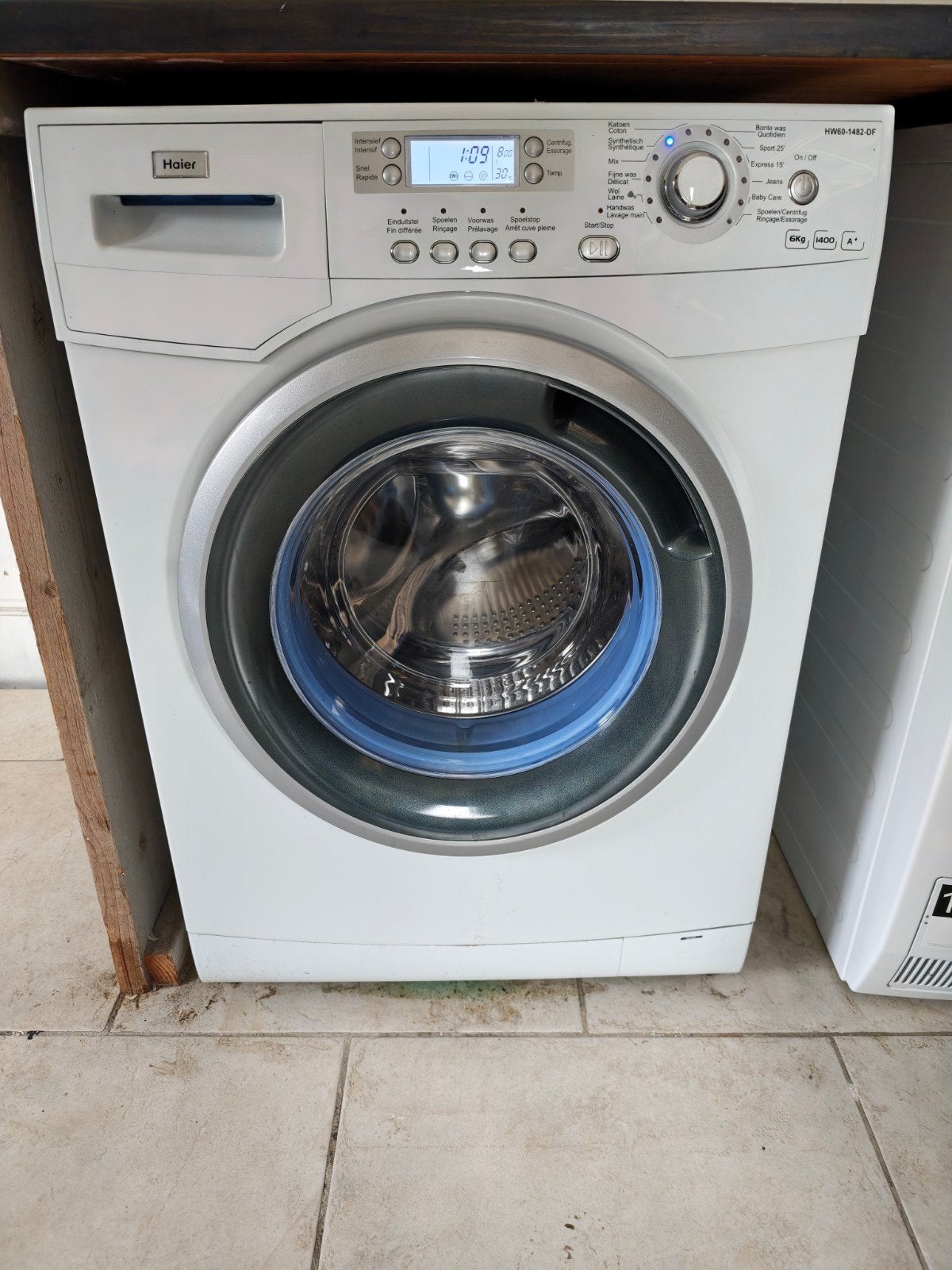 Zeer betrouwbare Haier Wasmachine, Ophalen, Zo goed als nieuw, Voorlader, 85 tot 90 cm