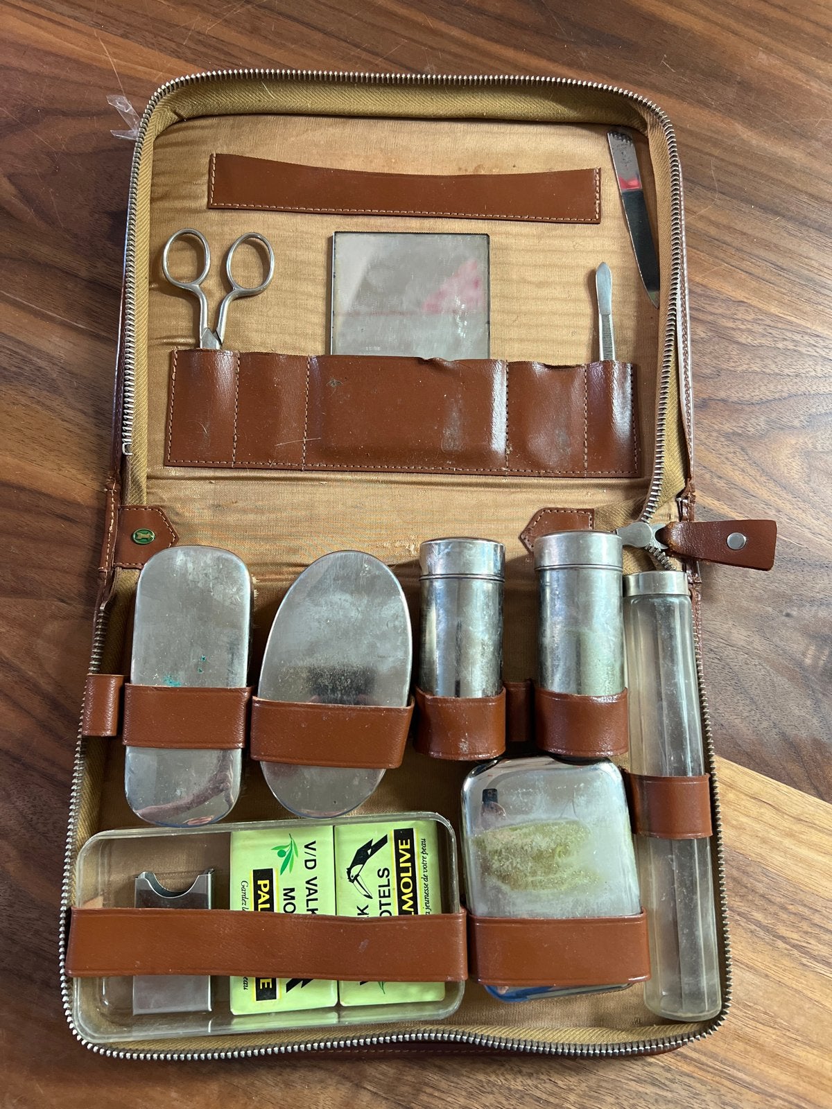 Vintage heren toilet reisgarnituur ( 1960??), Sieraden, Tassen en Uiterlijk, Toilettassen, Ophalen of Verzenden, Gebruikt, Bruin