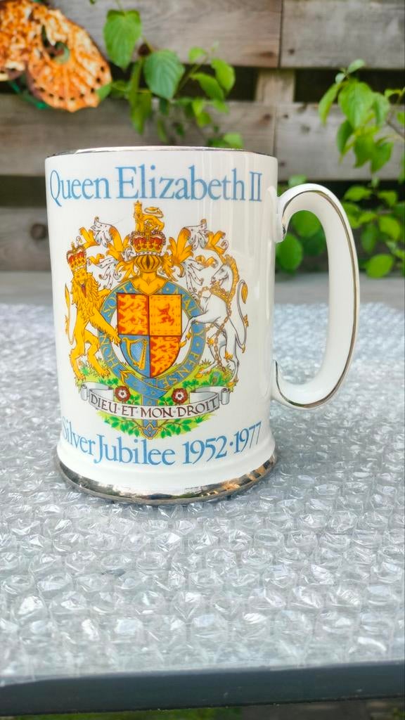 Queen Elizabeth II Zilveren Jubileum Mok 1952-1977, Ophalen of Verzenden