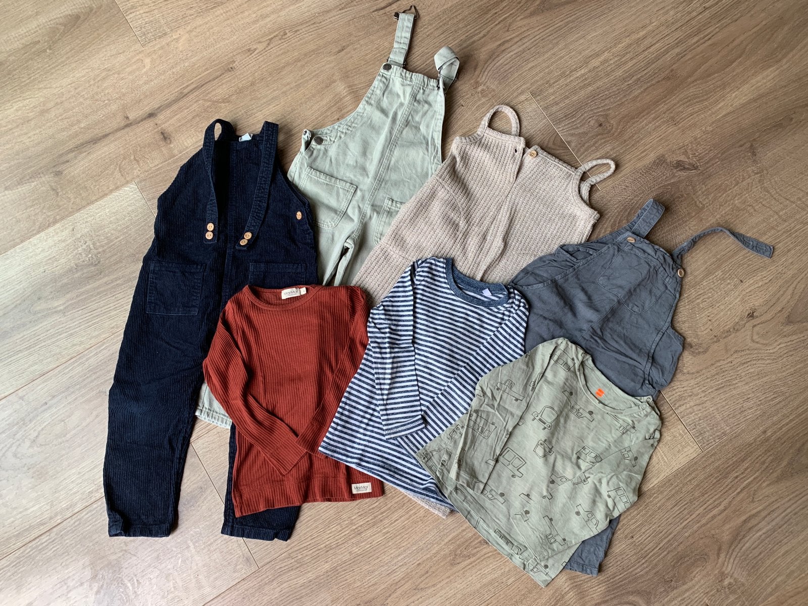 Pakket 4 tuinbroeken 3 longsleeves 98/104, Ophalen of Verzenden, Zo goed als nieuw, Maat 98