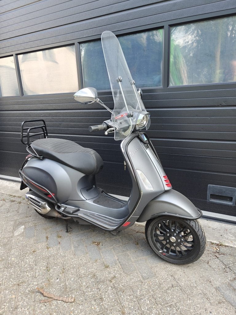 Vespa sprint 45km brom scooter nieuwstaat 1e eigenaar, Fietsen en Brommers, Scooters | Vespa, Ophalen, Overige modellen, Maximaal 45 km/u