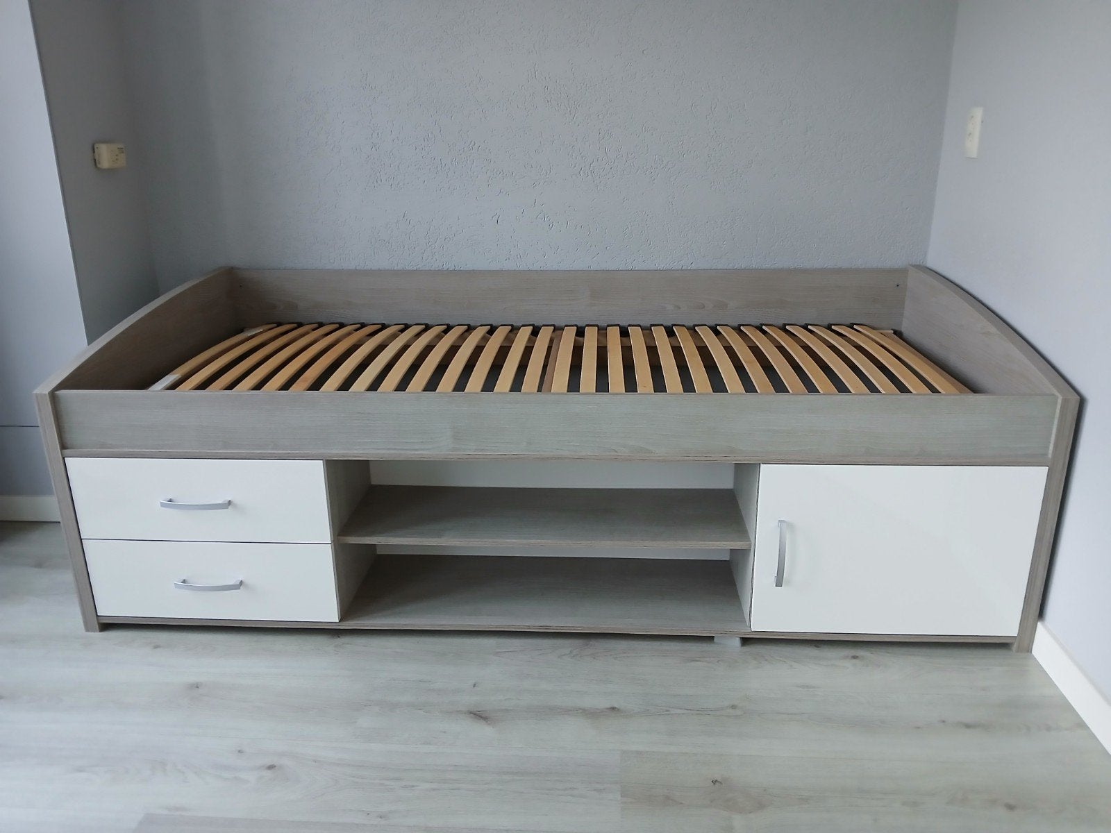 Eenpersoonsbed met opbergruimte en lattenbodem (90x200), Ophalen, Gebruikt, 90 cm, Hout