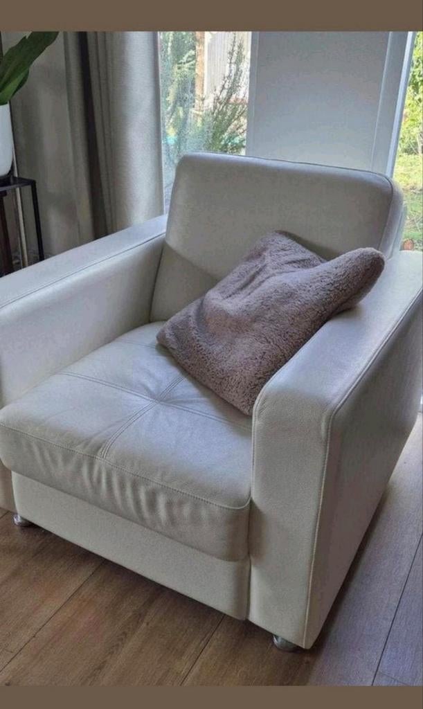 Wit leren fauteuil, Huis en Inrichting, Fauteuils, Ophalen, Gebruikt, 75 tot 100 cm, 50 tot 75 cm