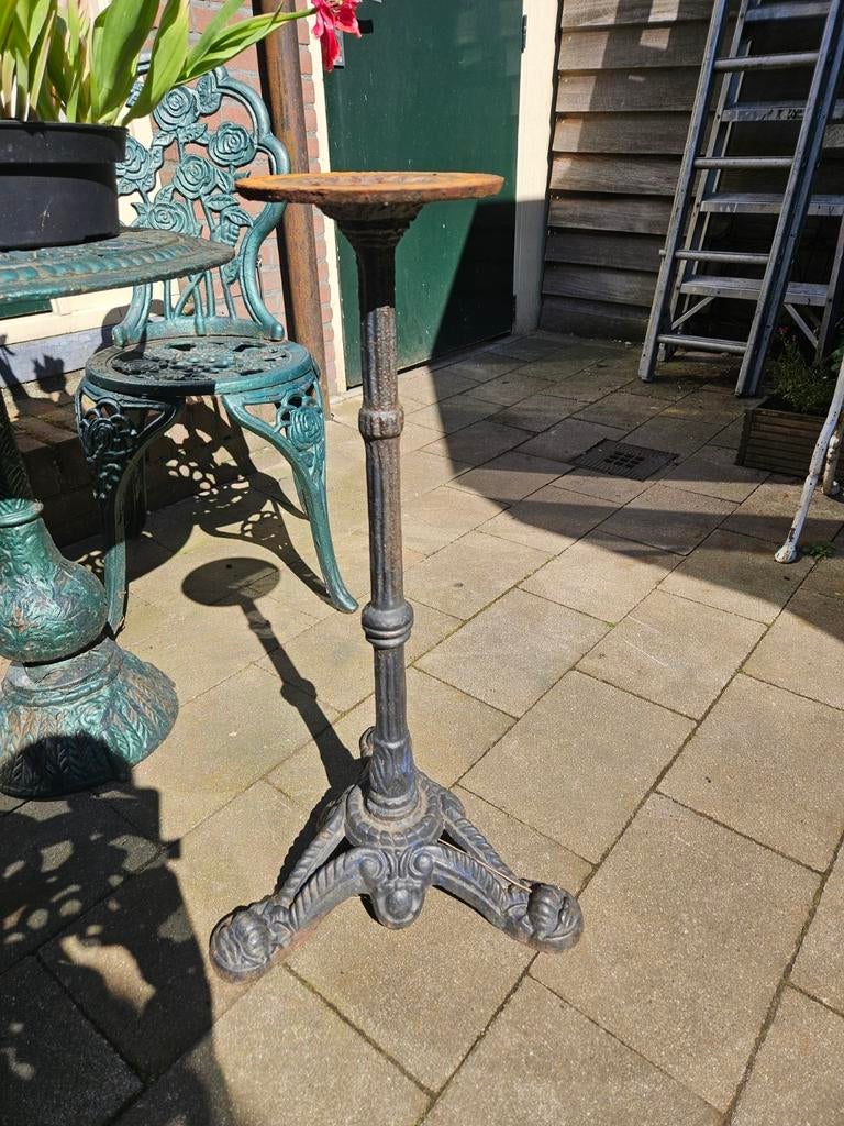 Mooie gietijzeren tafelpoot met decoratieve details, Ophalen of Verzenden, Rond, Metaal