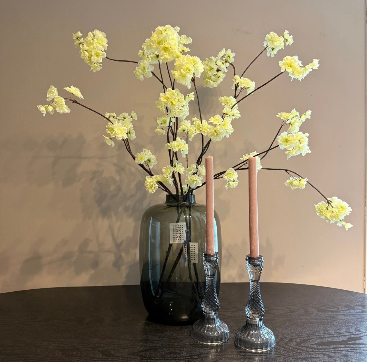 Vaas met Kunstbloemen en Kandelaars set., Huis en Inrichting, Verzenden, Zwart, Inclusief decoratie, Nieuw