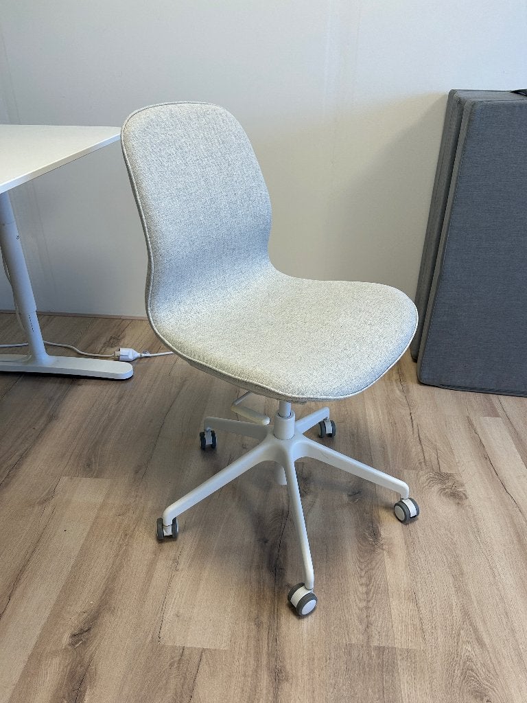 Bureaustoel Ikea (lichtgrijs/wit), Ophalen, Zo goed als nieuw, Wit, Bureaustoel