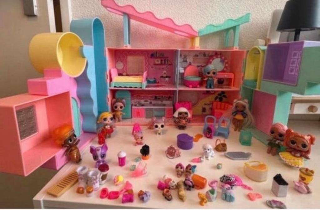 LOL Surprise Poppenhuis met poppen en accessoires, Kinderen en Baby's, Speelgoed | Poppenhuizen, Ophalen of Verzenden, Zo goed als nieuw