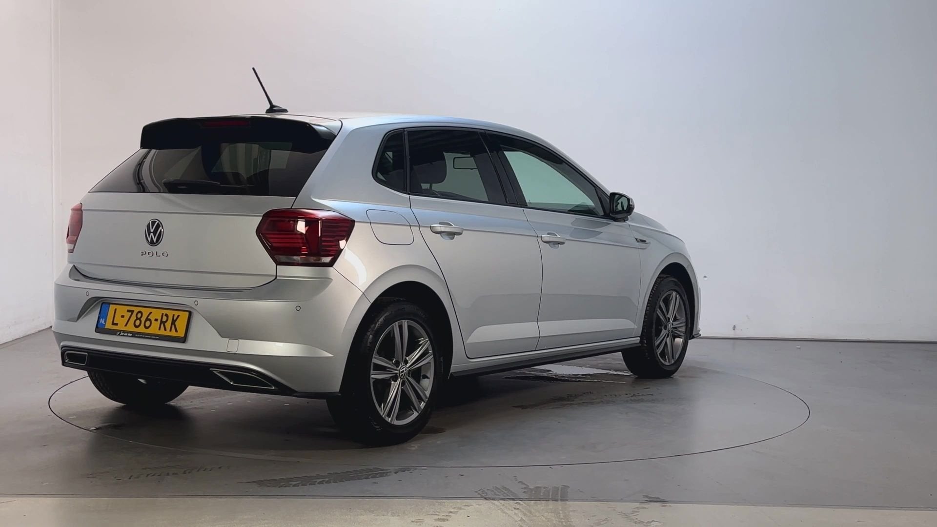 Volkswagen Polo 1.0 TSI R-Line Edition Navigatie Parkeersens, Auto's, Voorwielaandrijving, Dealer onderhouden, Gebruikt, Met garantie (alle)