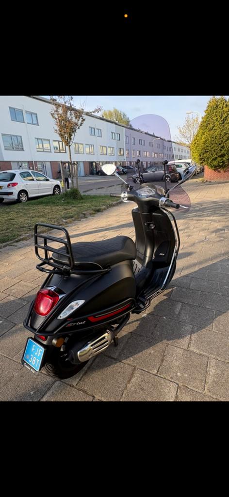 Vespra sprint 2022, Fietsen en Brommers, Scooters | Vespa, Vespa S, Ophalen of Verzenden, Zo goed als nieuw, Benzine