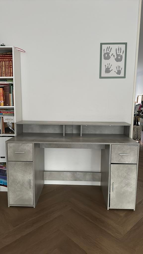 Bureau betonlook, Huis en Inrichting, Bureaus, Ophalen of Verzenden, Zo goed als nieuw