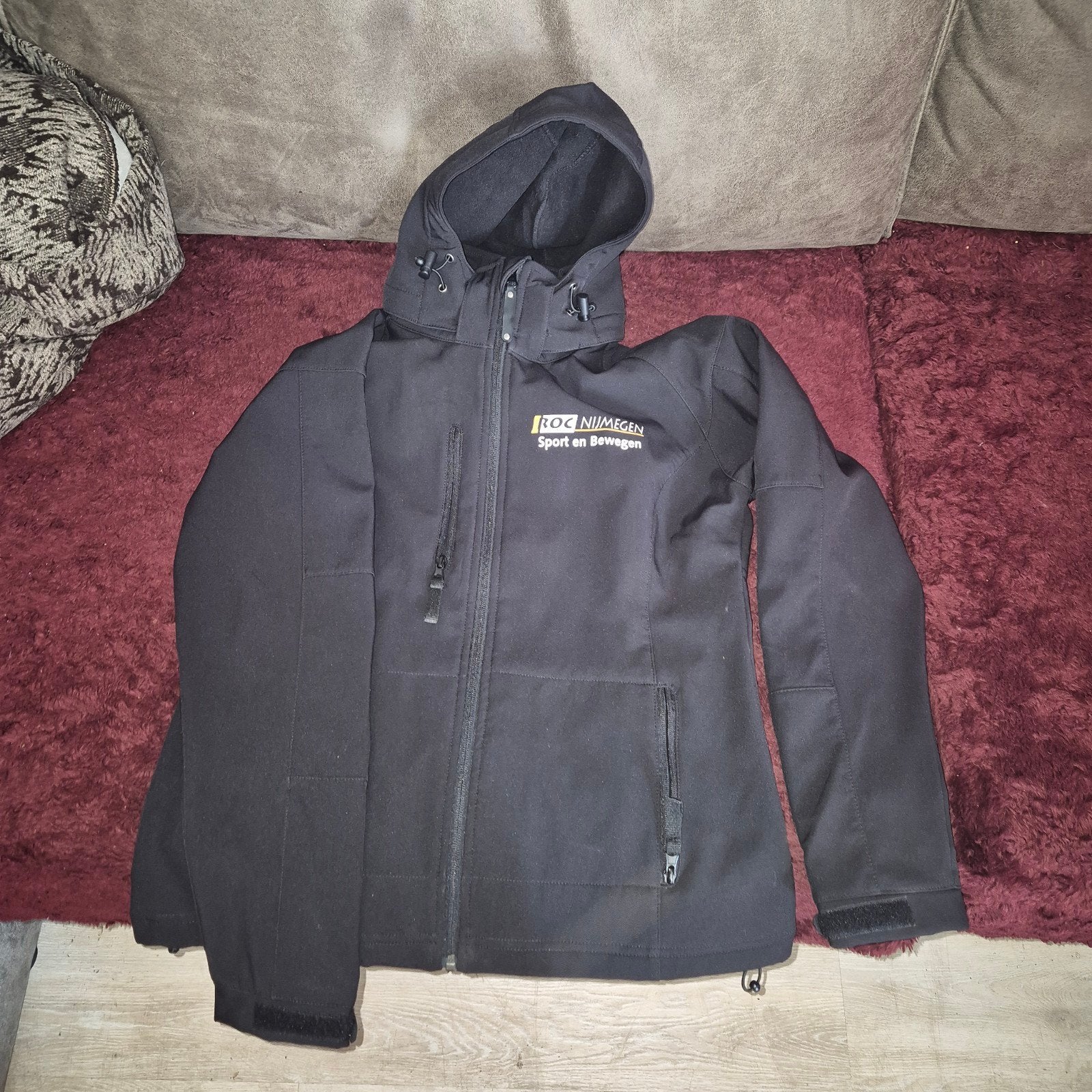 Zwarte softshell jas ROC Nijmegen Sport en Bewegen, Ophalen of Verzenden, Nieuw, Zwart, Algemeen
