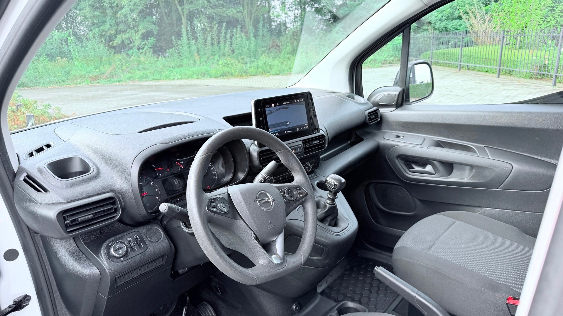 Opel Combo 1.5D L2H1 EDITION APPLE CARPLAY AIRCO/ECC NAVIGAT, Auto's, Voorwielaandrijving, Dealer onderhouden, Stof, 4 cilinders