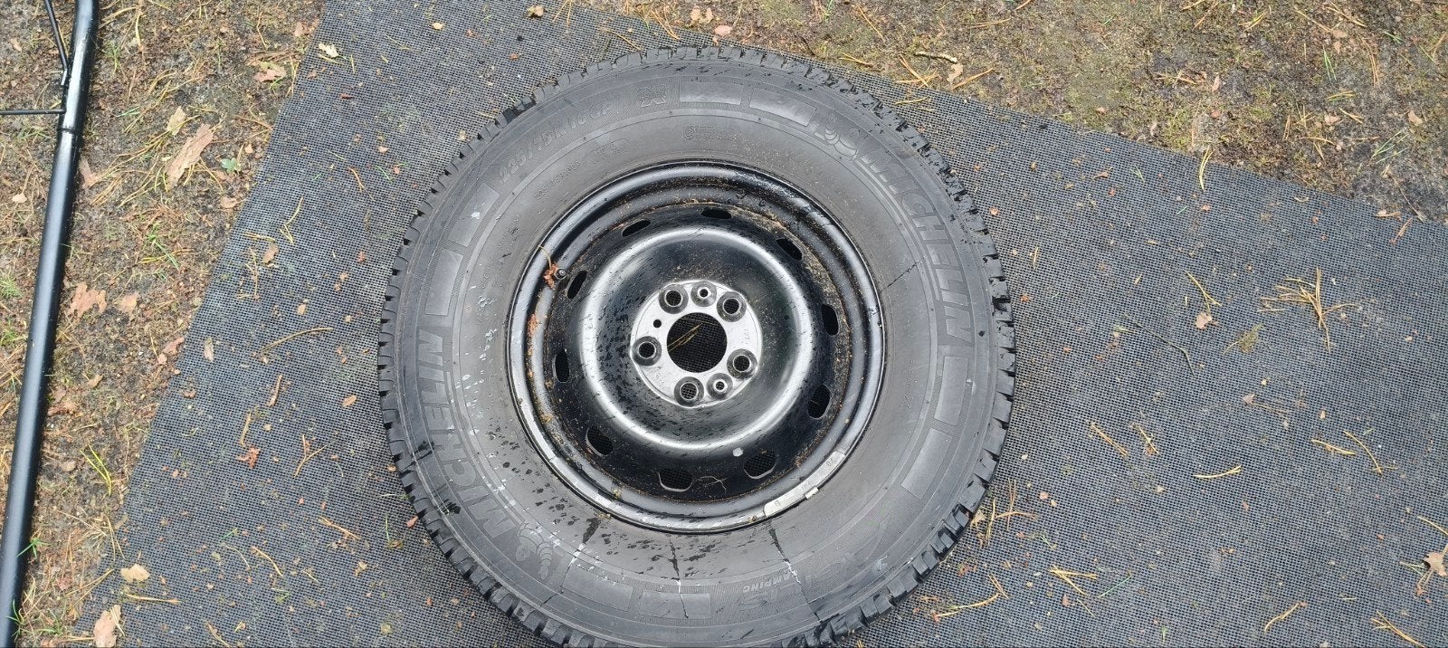 Michelin Agilis Camping band op stalen velg 225/75R16CP, Ophalen