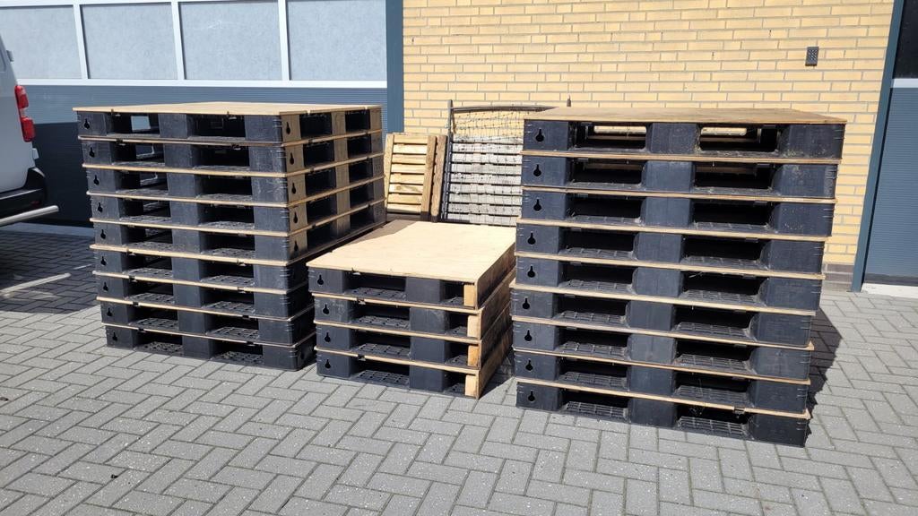 Stevige kunststof pallets met houten bovenblad, Caravans en Kamperen, Ophalen of Verzenden, Gebruikt