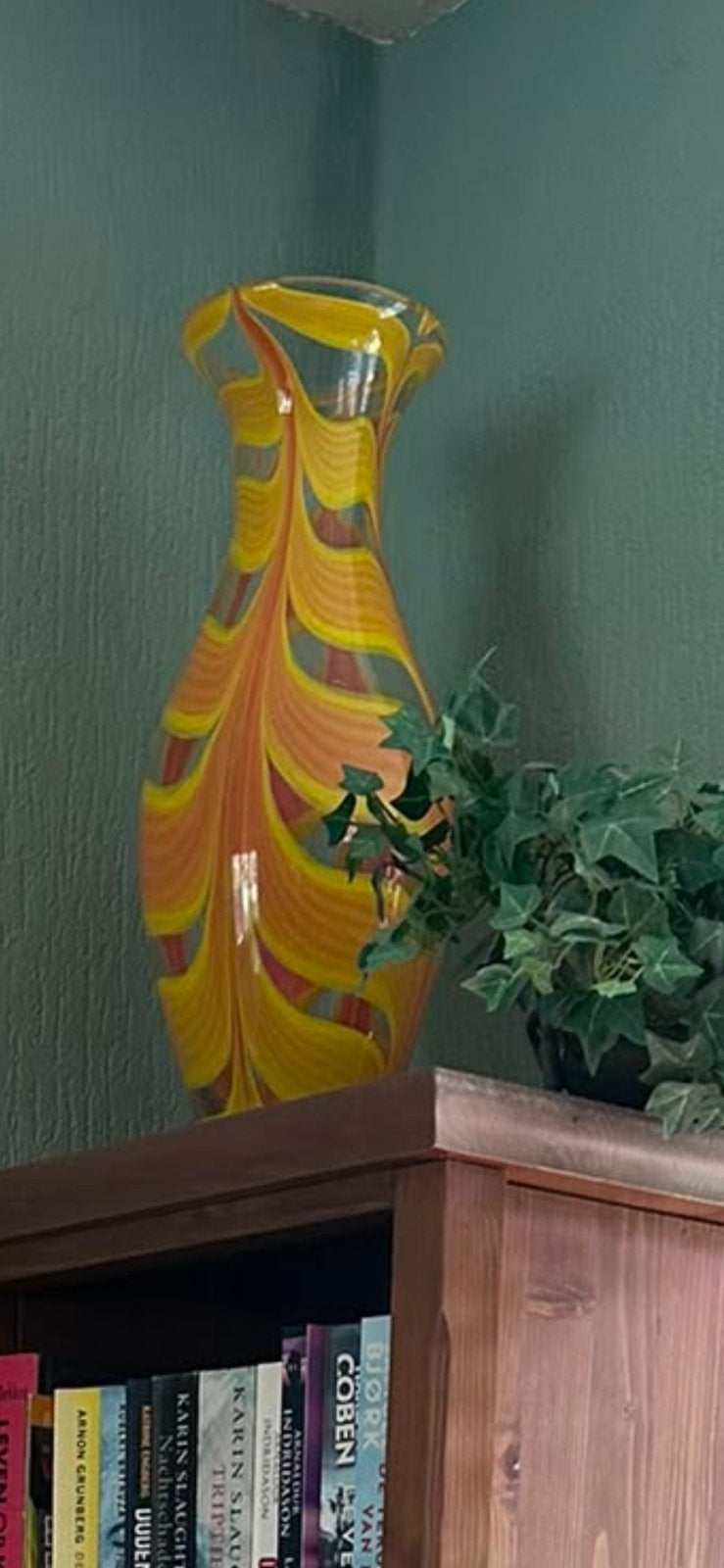 Grote glazen vaas met oranje en geel vlamdesign, Ophalen