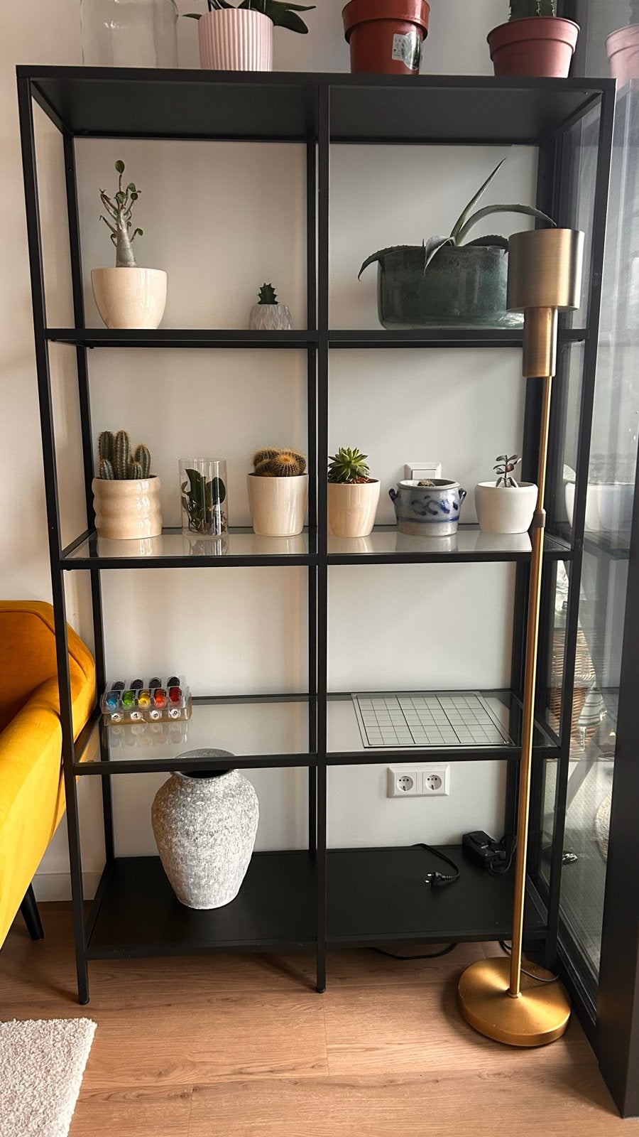 IKEA VITTSJÖ Stellingkast zwartbruin/glas 100x175 cm, Huis en Inrichting, Ophalen of Verzenden, Zo goed als nieuw