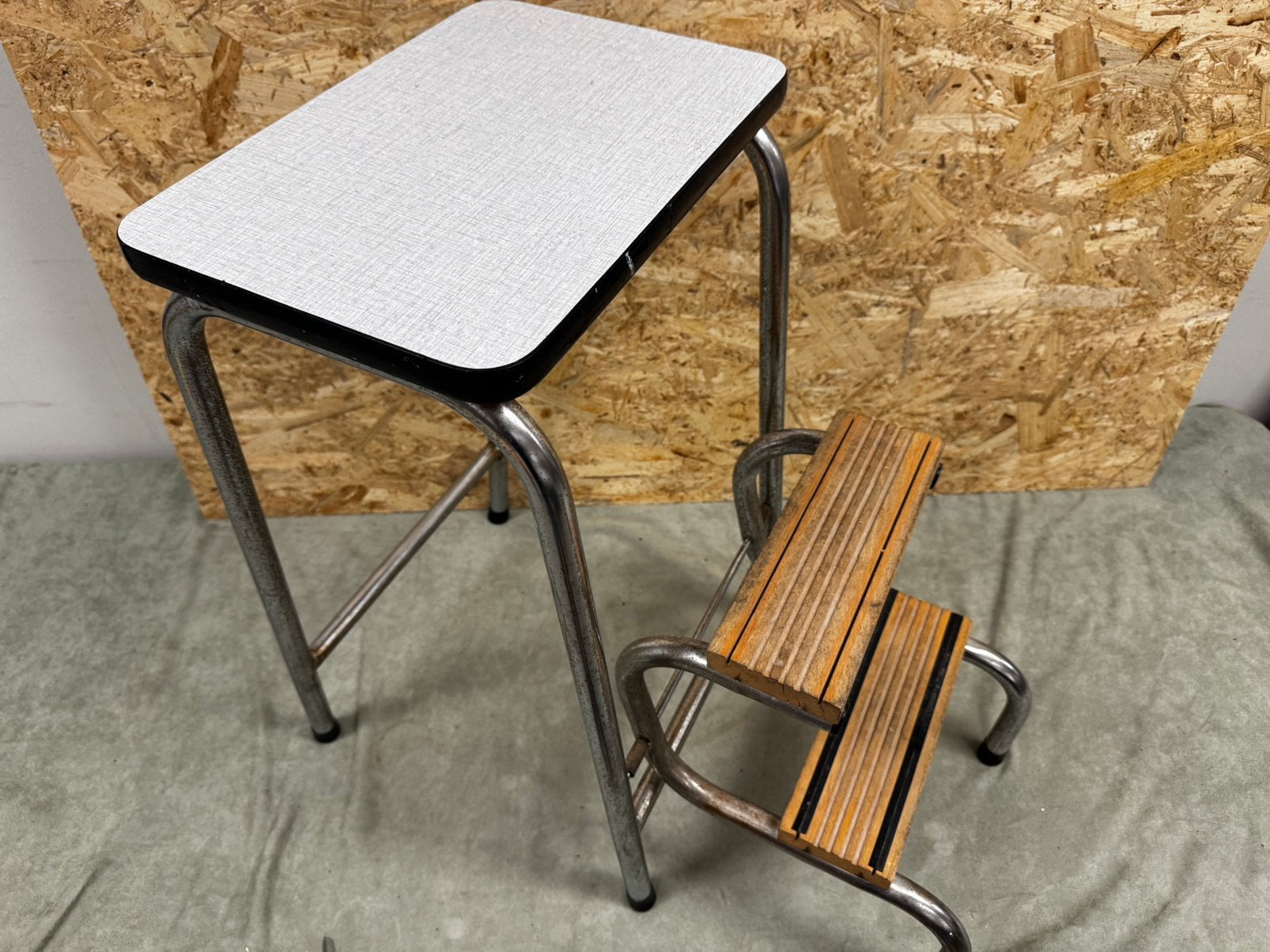 Formica Keukenkruk met Uitklapbare Opstap  (‘60/'70) - ReK4, Gebruikt, Ophalen of Verzenden, X, Hout