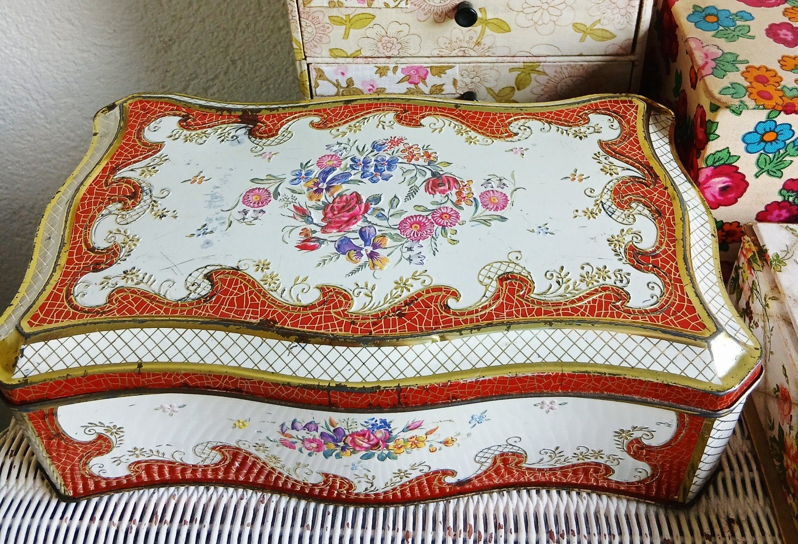 vintage blik reliëf koektrommel 25x15 cm, Ophalen of Verzenden, Gebruikt, Koek(jes)