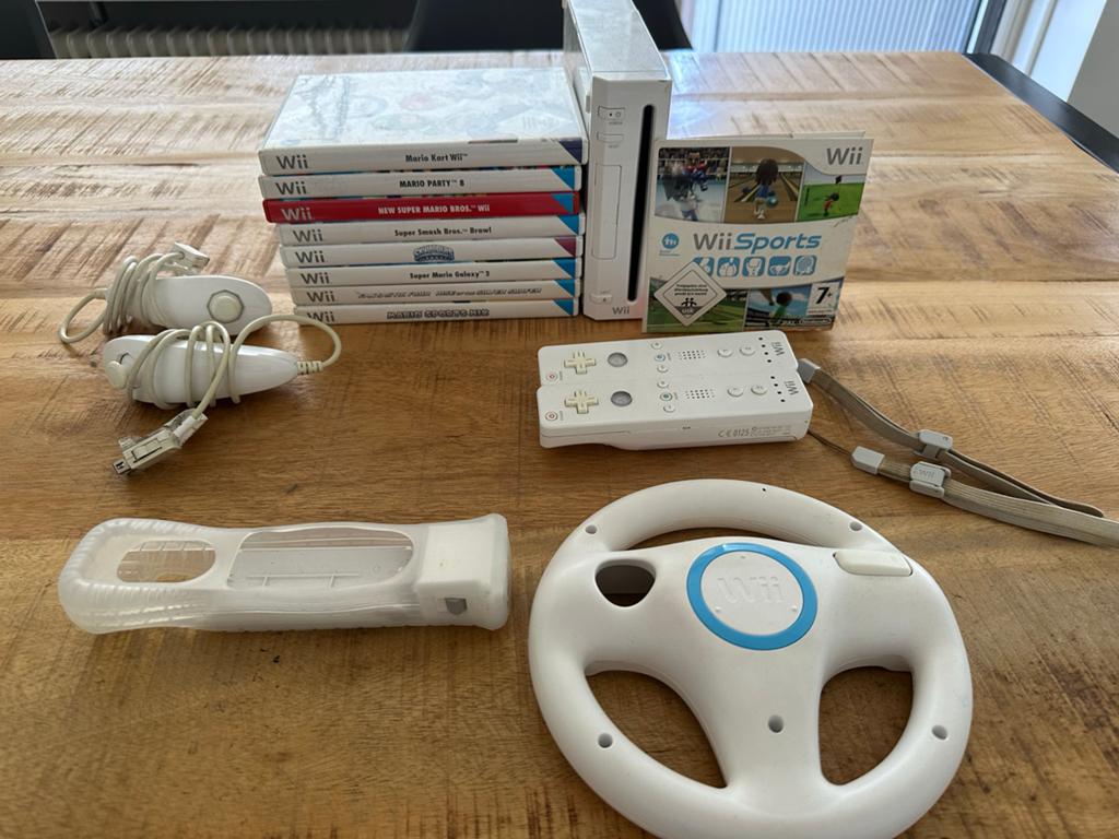 Nintendo Wii Console  met 8 originele games en accessoires, Ophalen, Gebruikt, Met 2 controllers, Met games