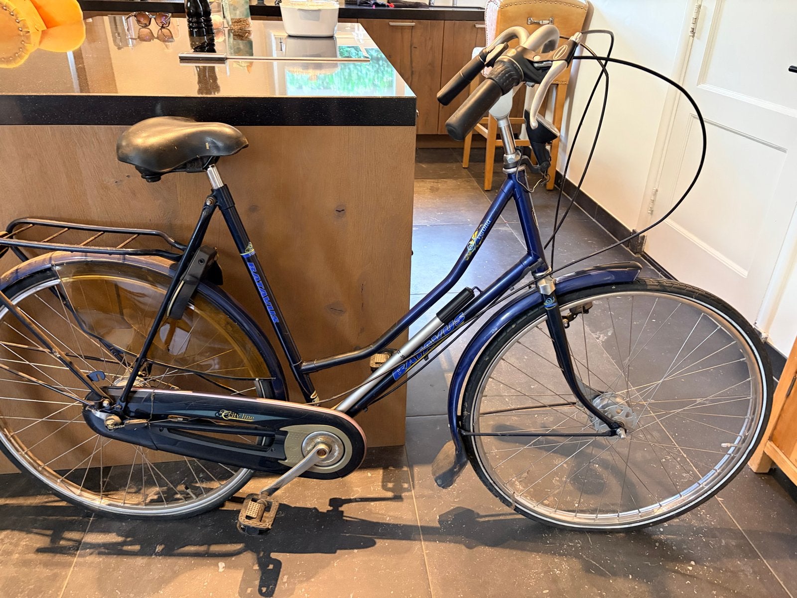 Batavus damesfiets (26 jaar oud) - onderhoud nodig, Ophalen, Gebruikt, Velgrem, Versnellingen