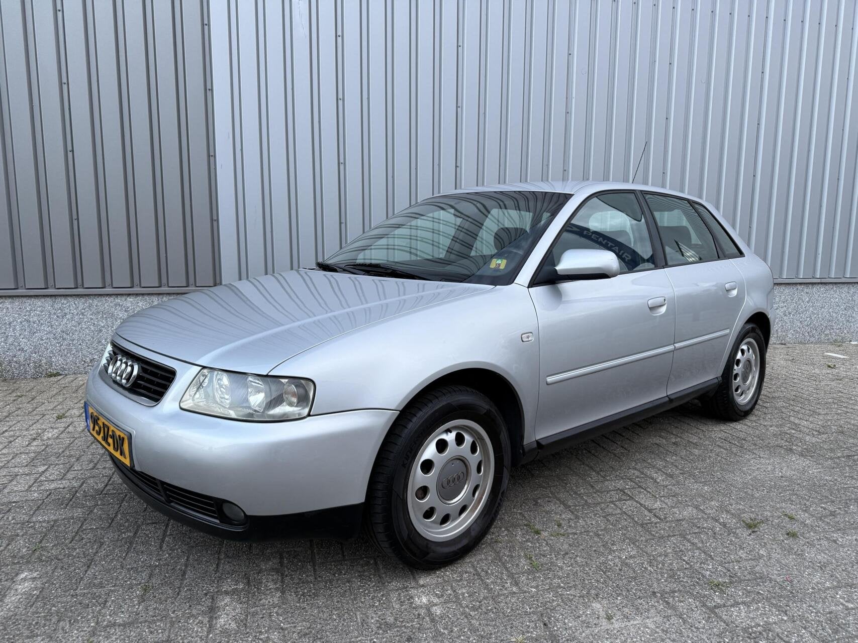 ✅ Audi A3 1.6 Ambiente Airco/Trekhaak, Voorwielaandrijving, Stof, Gebruikt, Handgeschakeld