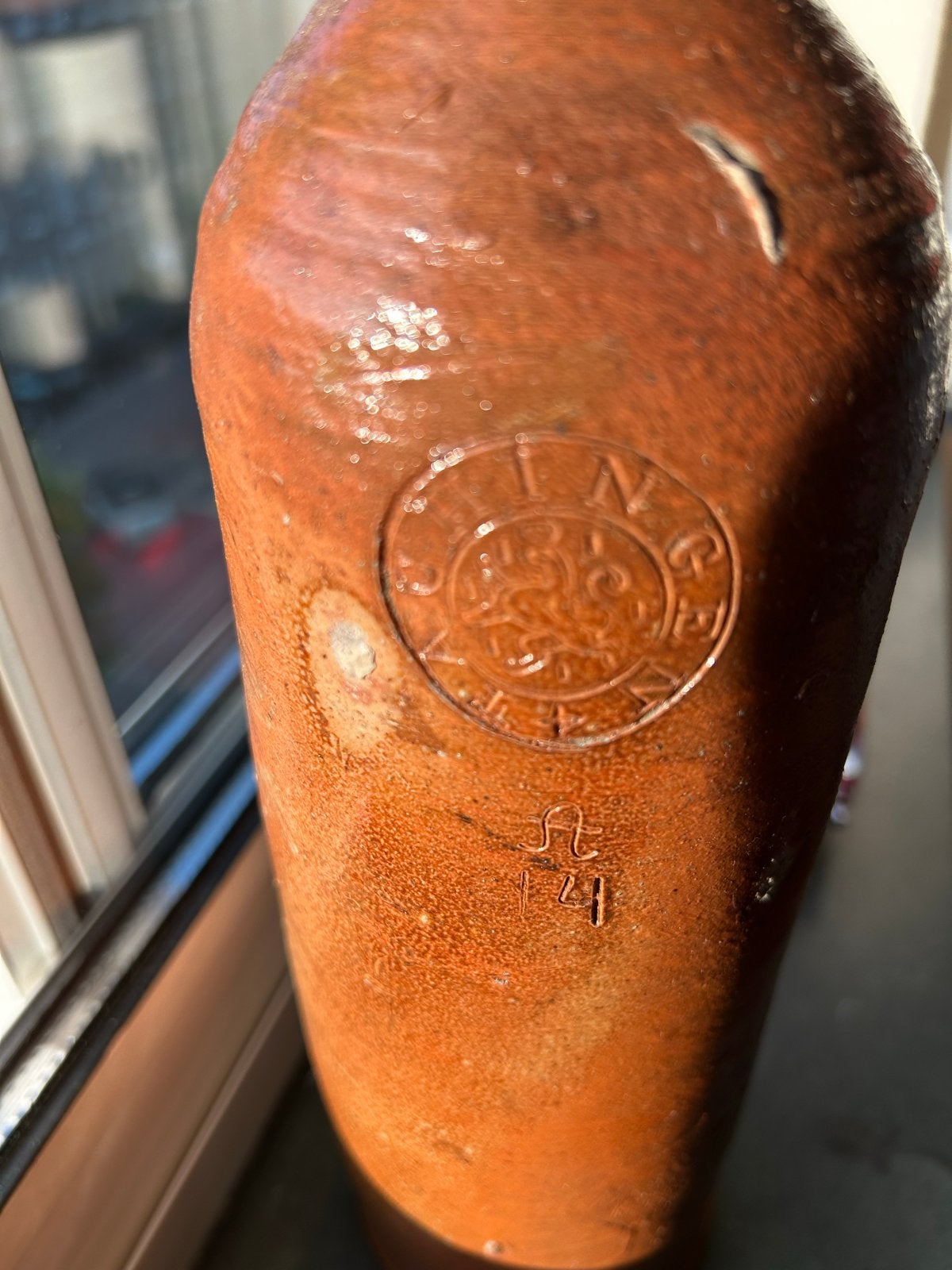Antieke aardewerken kruik met handvat en stempel, Antiek en Kunst, Ophalen