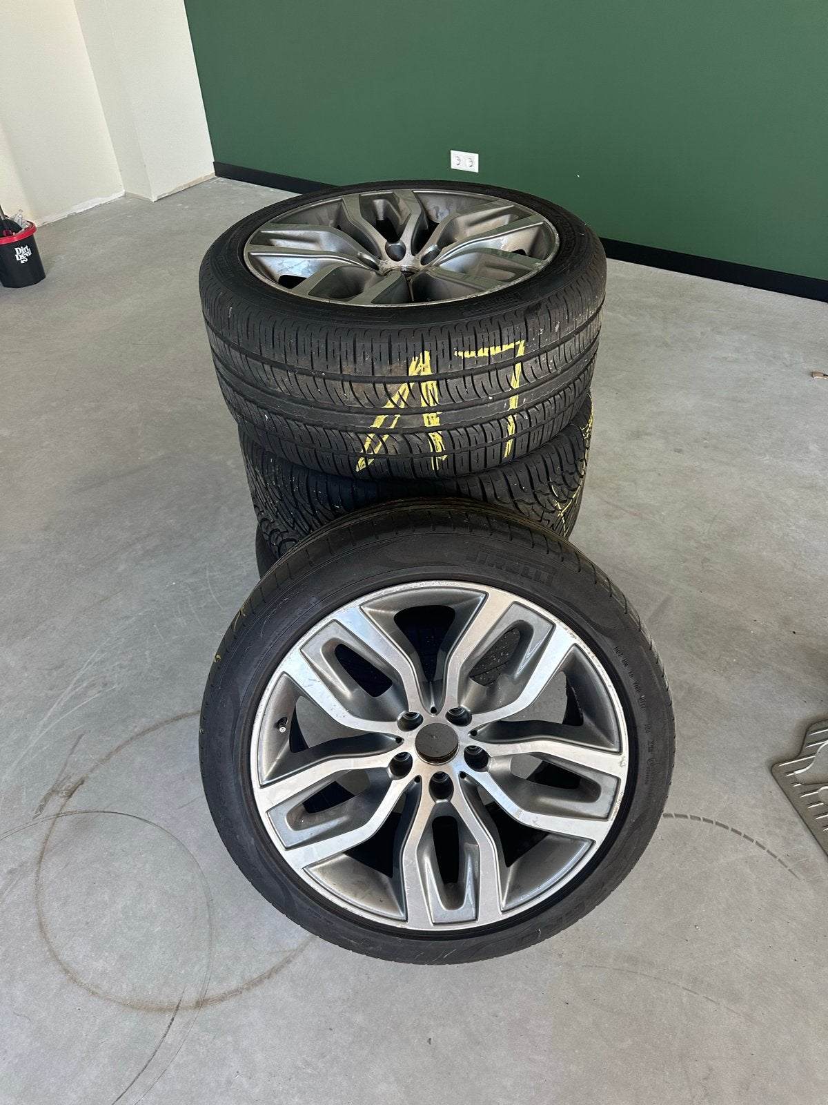 Set 20 inch BMW X6/X5 velgen met banden - stoeprandschade, Auto-onderdelen, Banden en Velgen, Ophalen, Gebruikt, Banden en Velgen