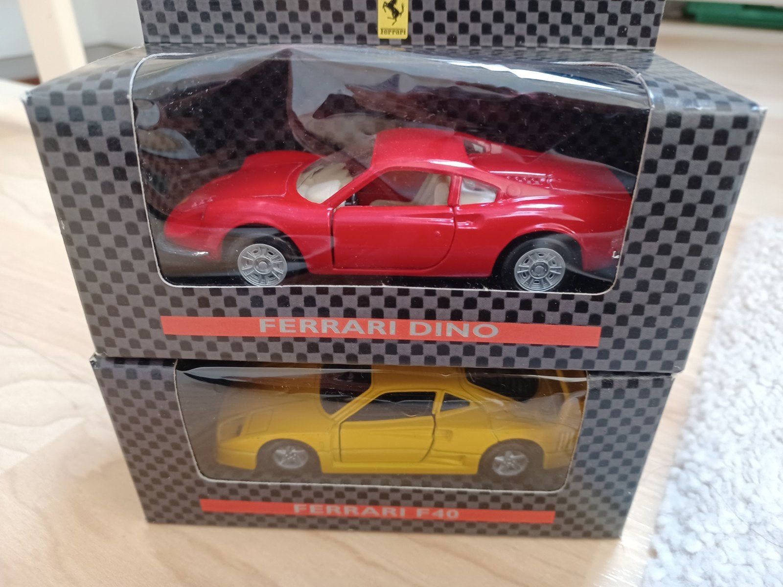 Shell Collezione Ferrari Dino & F40 modelauto's, Hobby en Vrije tijd, Ophalen of Verzenden, Nieuw