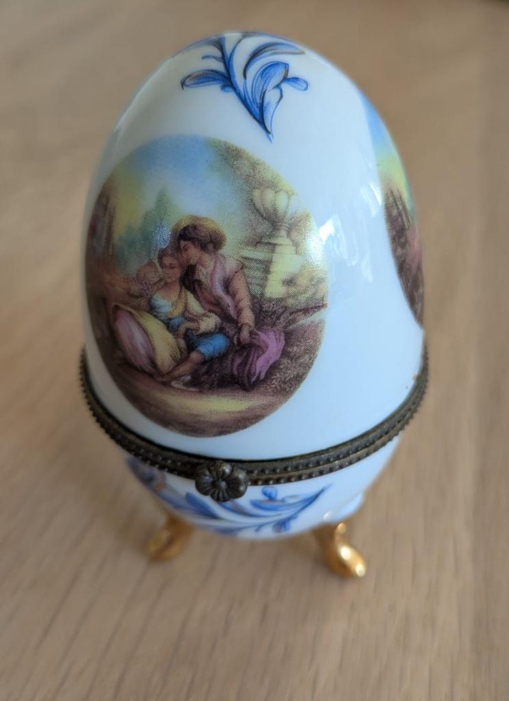 Porseleinen ei-vormige sieraden doosje, Antiek en Kunst, Curiosa en Brocante, Ophalen of Verzenden