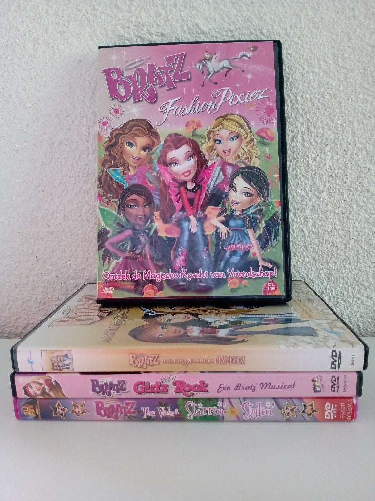 4 DVD'S van BRATZ, Gebruikt, Poppen, Ophalen of Verzenden, Vanaf 6 jaar