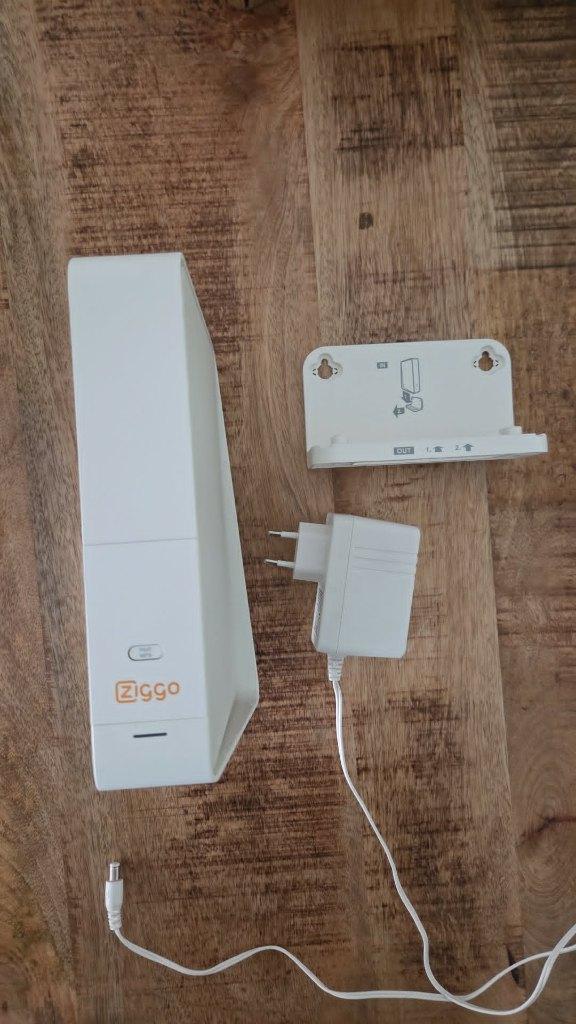 Ziggo Connectbox Router met Modem tg2492lg-zg, Ophalen of Verzenden, Zo goed als nieuw, Router met modem
