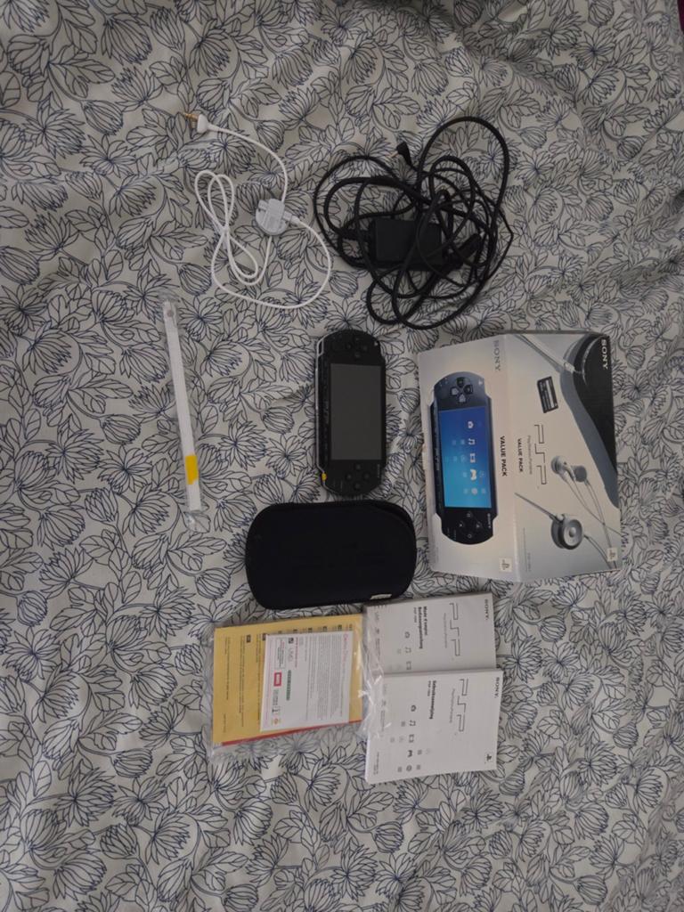 Sony PSP 1004 Zwart met accessoires, Spelcomputers en Games, Ophalen, Zo goed als nieuw, Zwart, PSP