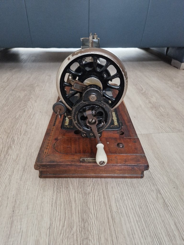 Oude naaimachine, Ophalen