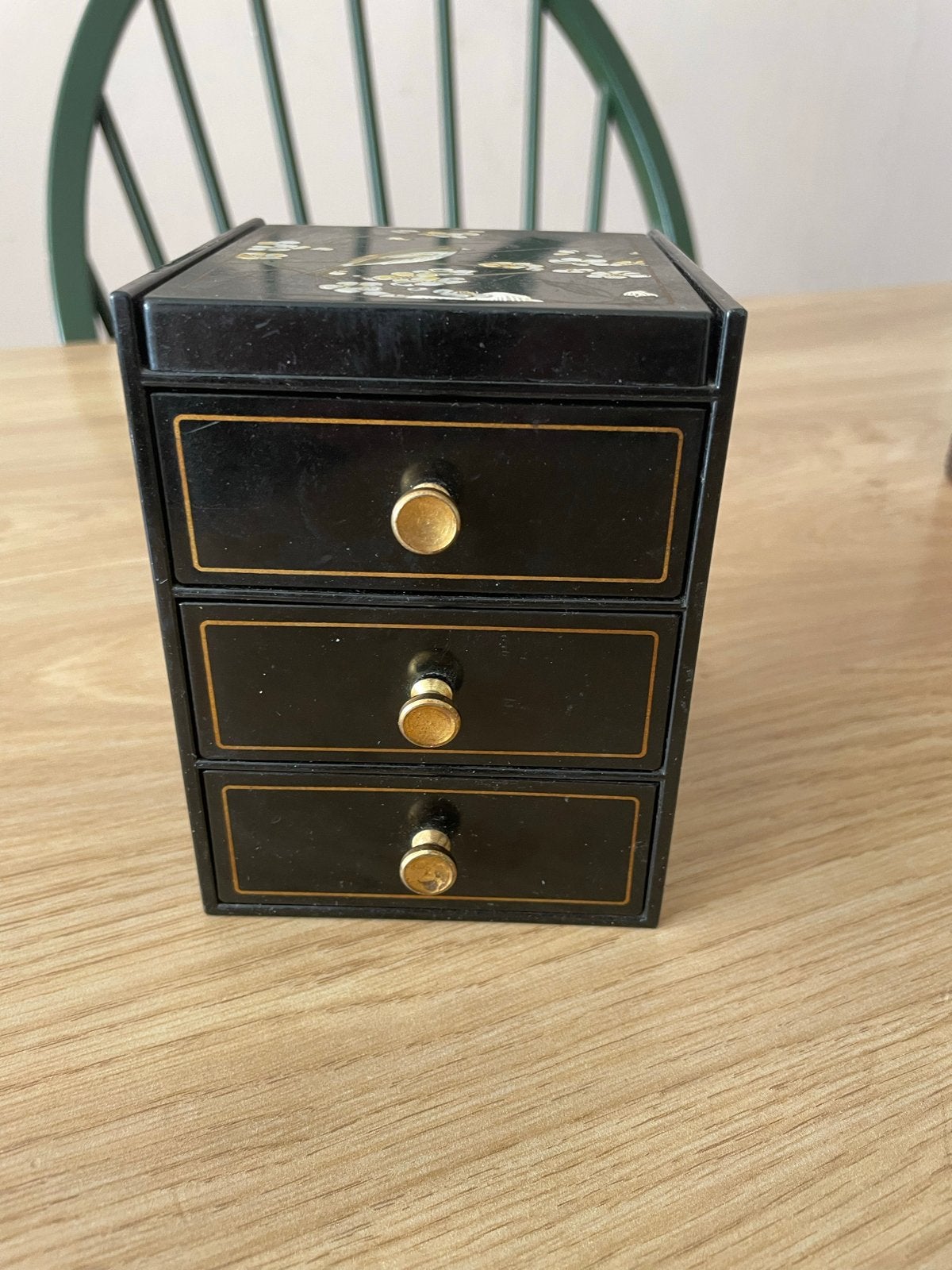 Vintage Aziatische sieradendoosje met spiegel en lades, Gebruikt, Zwart, Ophalen of Verzenden, Met spiegeltje(s)