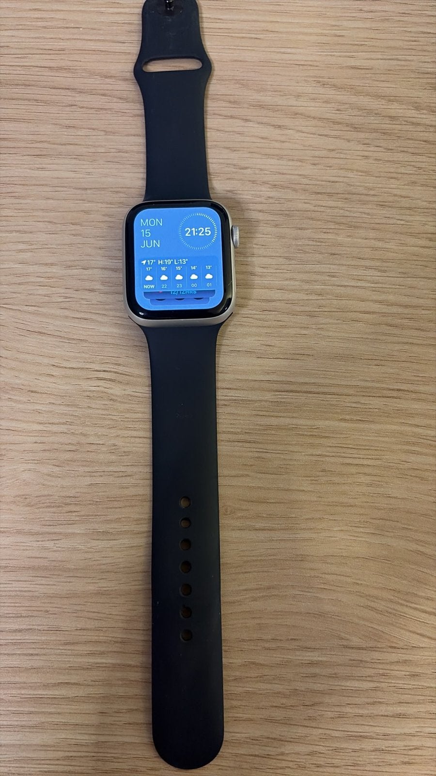 Apple Watch SE 2 - Zilver met Zwart Bandje, IOS, Ophalen of Verzenden, Waterdicht, Zilver