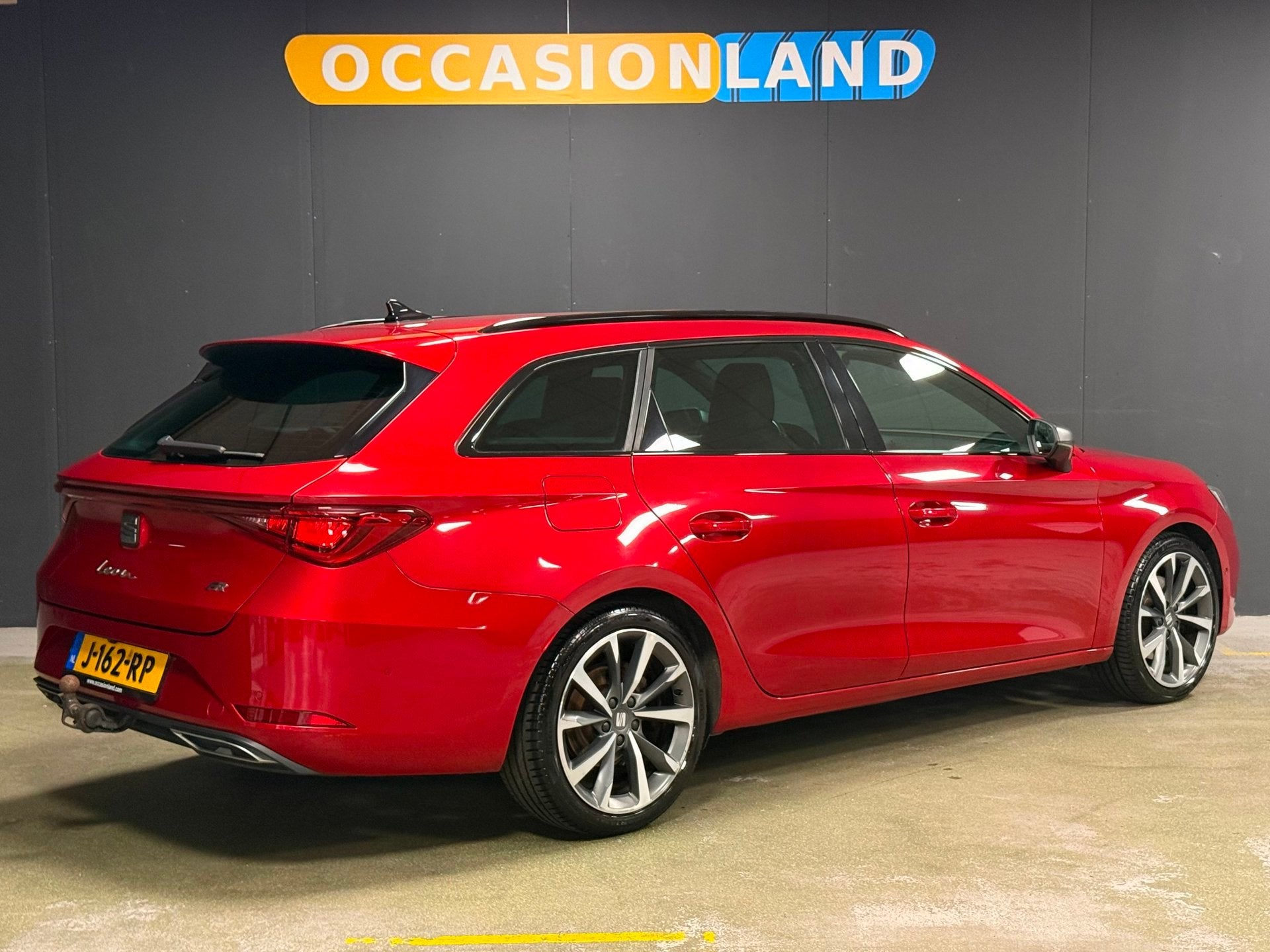 Seat Leon Sportstourer 1.5 eTSI FR|TREKHAAK|SFEER|CAMERA|KEY, Auto's, Dealer onderhouden, 4 cilinders, Leon, Leder en Stof